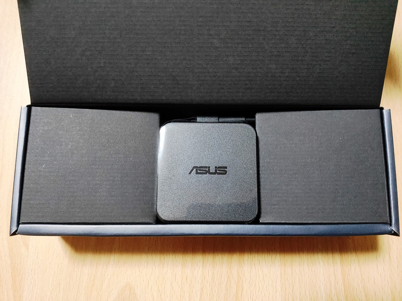 Asus ExpertBook B9 B9450FA　付属品充電器