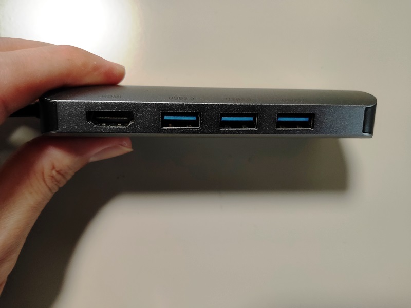 USB Type C ハブ　ドッキングステーション　側面２