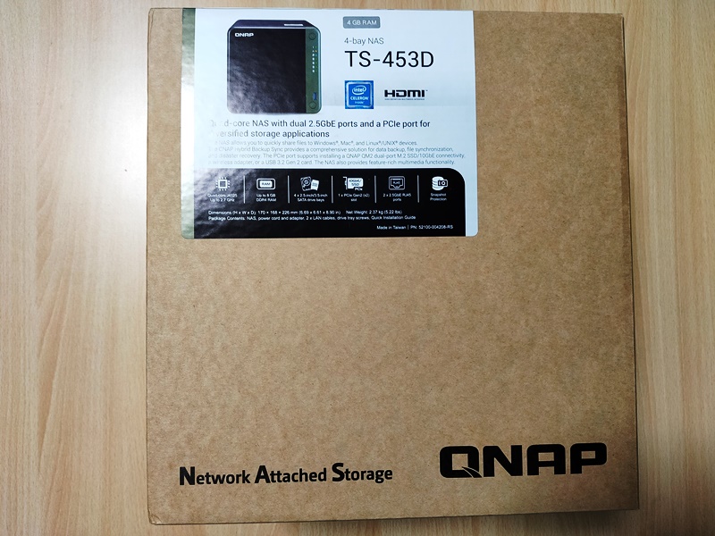 QNAP TS-453D　外箱
