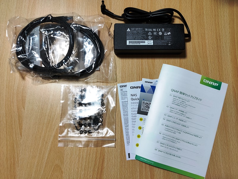 QNAP TS-453D　付属品