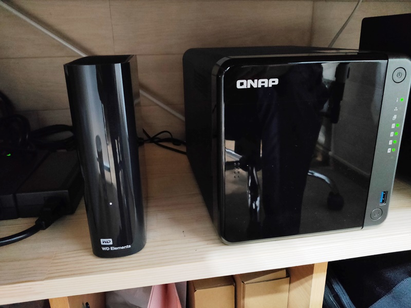 QNAP NASと外付けHDD