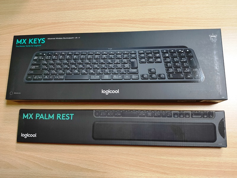 ロジクール アドバンスド ワイヤレスキーボード KX800 MX KEYS 充電式　外箱