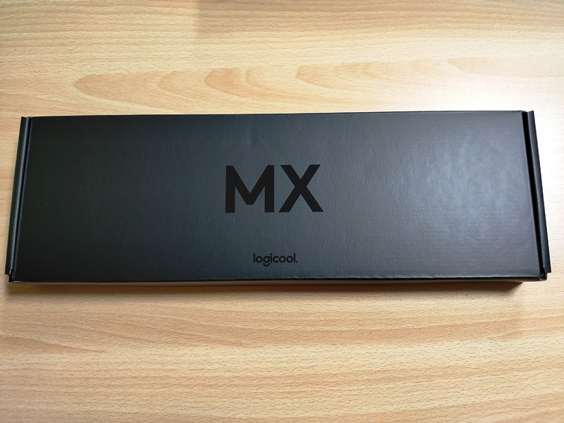 ロジクール アドバンスド ワイヤレスキーボード KX800 MX KEYS 充電式　内箱