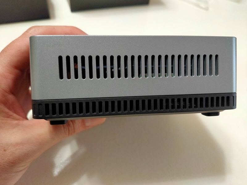 MINISFORUM DeskMini UM350 ミニPC