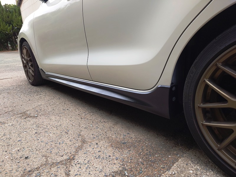 スイフトスポーツ(ZC33S)のカーボン調未塗装樹脂は塗装してしまうのが最善かも!?
