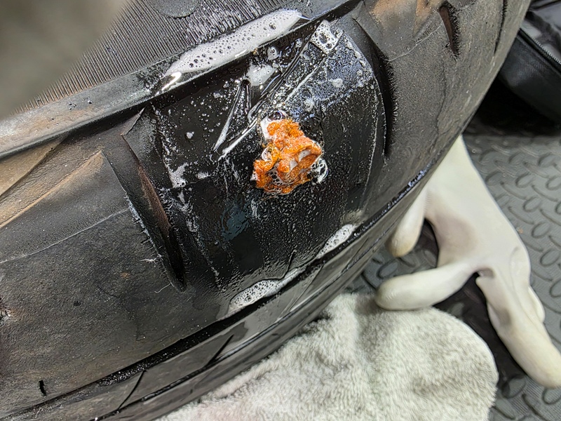 パンク箇所 修理後漏れ確認