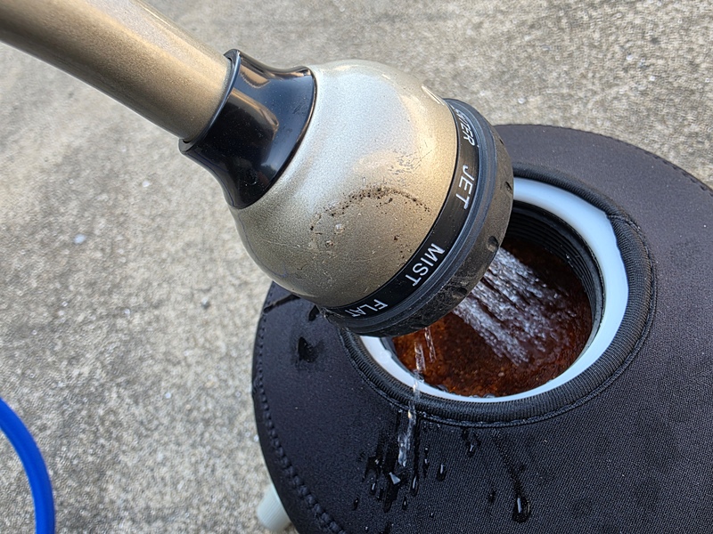 ガラコート 洗車用純水器 水を入れる