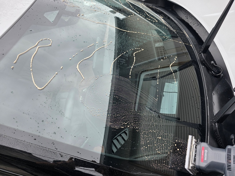 車窓ガラス　磨き