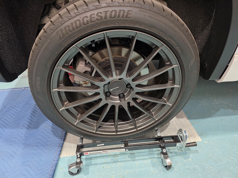 タイヤリフター『クルピタ丸』タイヤを外す