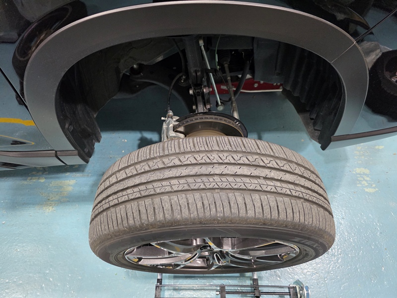 タイヤリフター『クルピタ丸』タイヤ取り外し