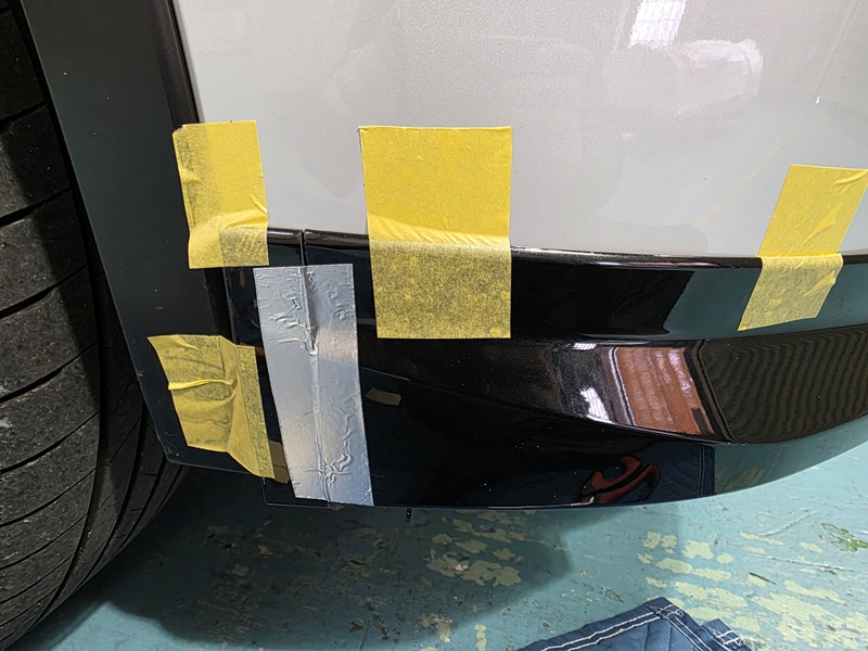 アウトランダーPHEV　フロントアンダーガーニッシュ アルミテープで固定