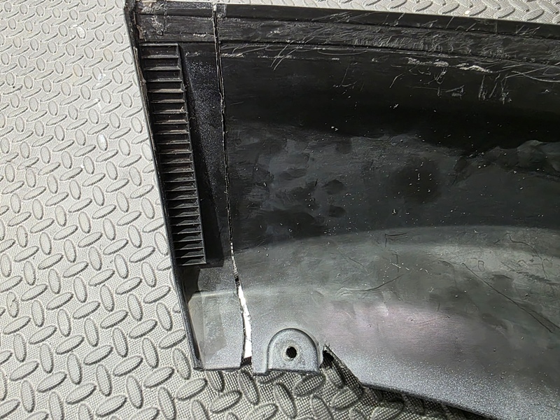 アウトランダーPHEV　フロントアンダーガーニッシュ カット後の隙間