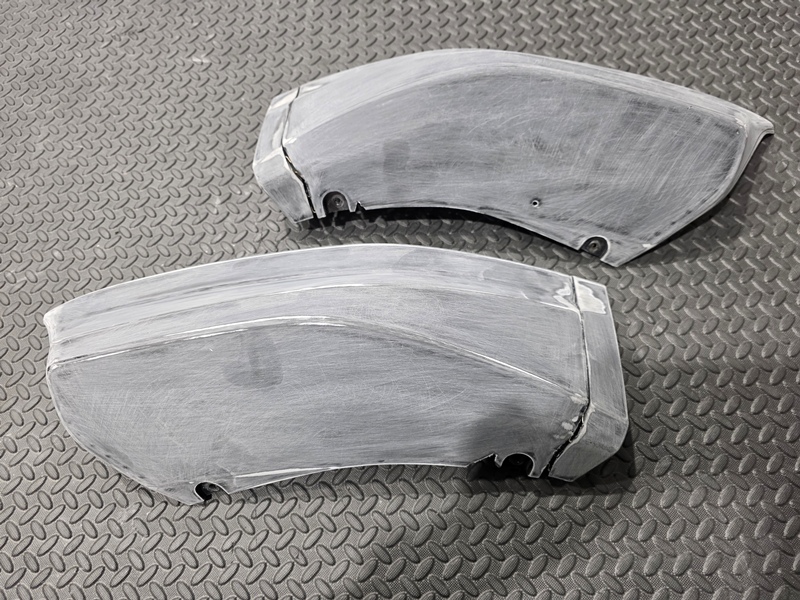 アウトランダーPHEV　フロントアンダーガーニッシュ 足付け