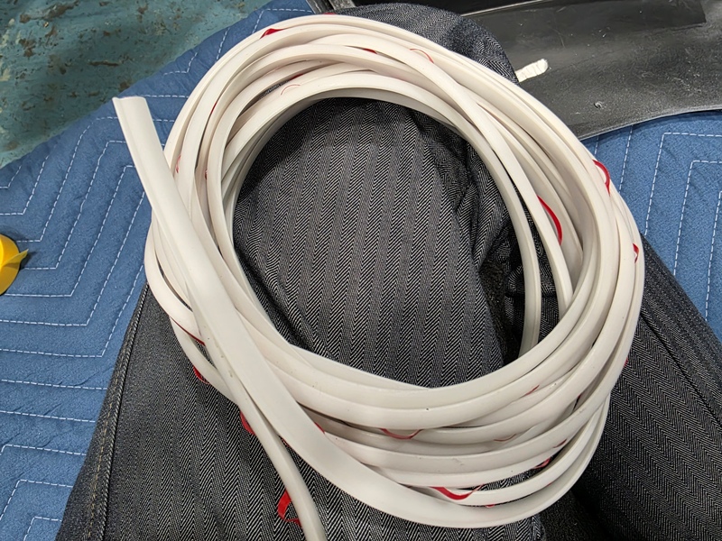 アウトランダーPHEV　フロントアンダーガーニッシュ モール