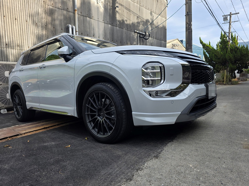 アウトランダーPHEV　フロントアンダーガーニッシュ　取り付け