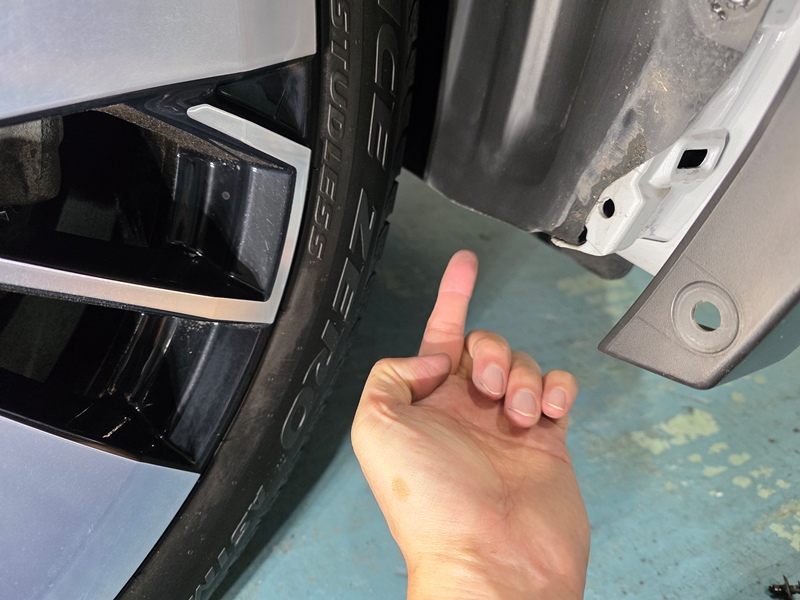 エフシーエル アウトランダー用 2色切替 フォグランプ 交換作業