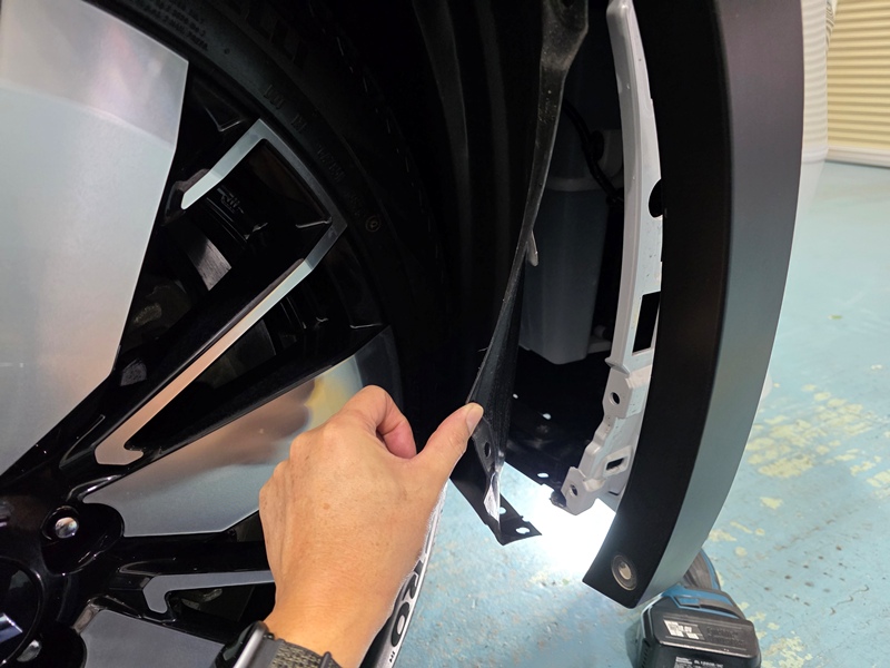 エフシーエル アウトランダー用 2色切替 フォグランプ 交換作業