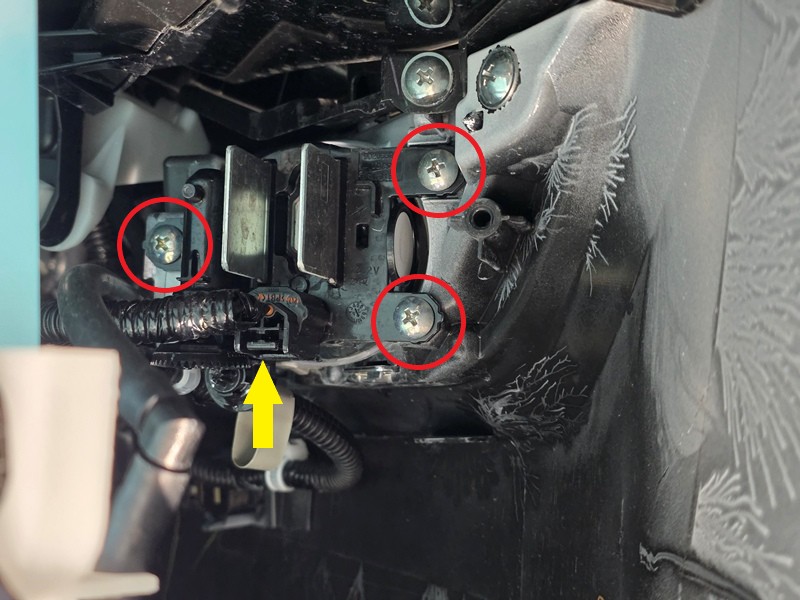 エフシーエル アウトランダー用 2色切替 フォグランプ 交換作業