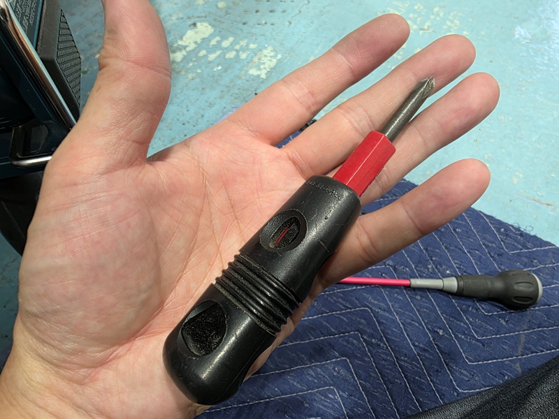 エフシーエル アウトランダー用 2色切替 フォグランプ 交換作業