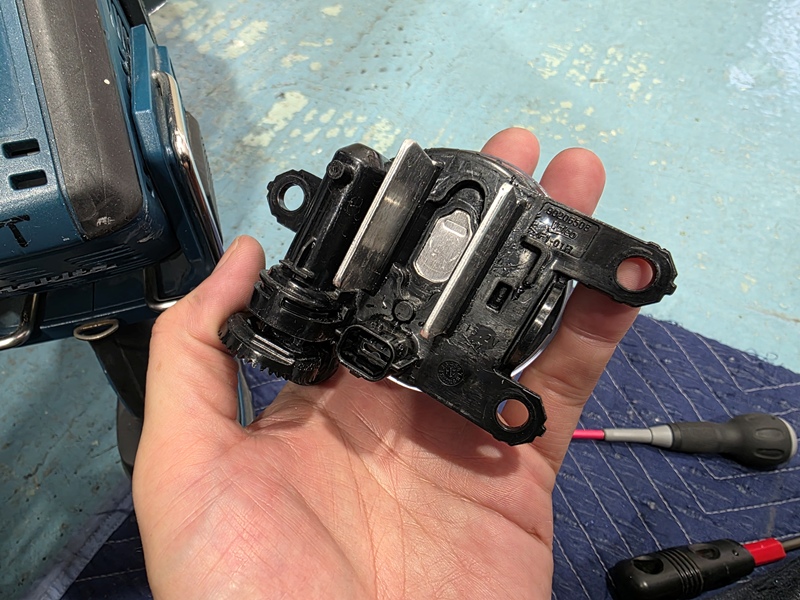 エフシーエル アウトランダー用 2色切替 フォグランプ 交換作業