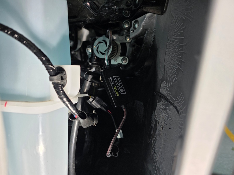 エフシーエル アウトランダー用 2色切替 フォグランプ 交換作業