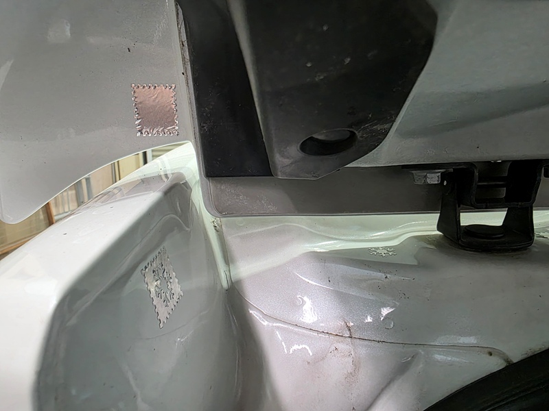 アルミテープ ボディー貼り付け