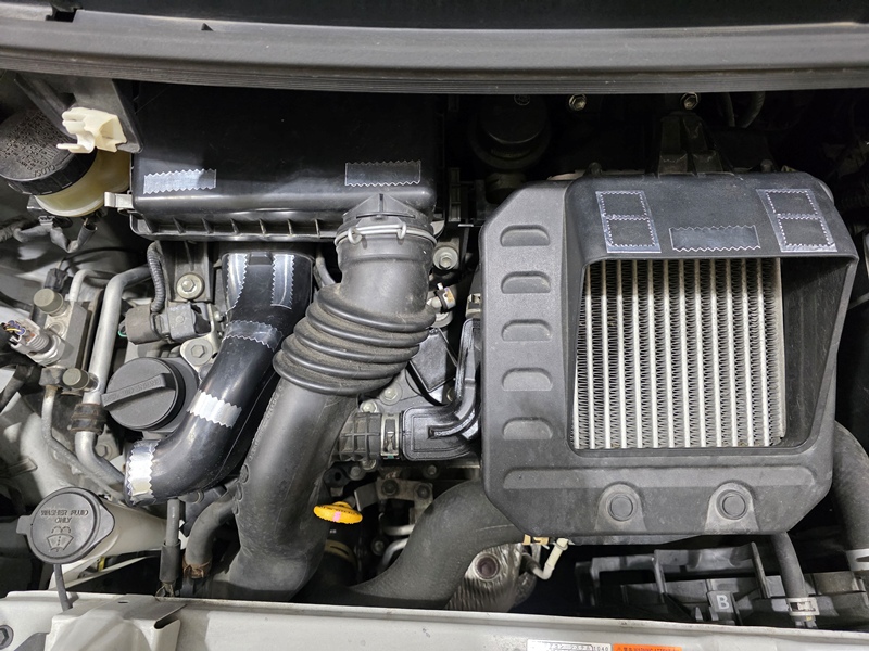 アルミテープ エンジンルーム貼り付け