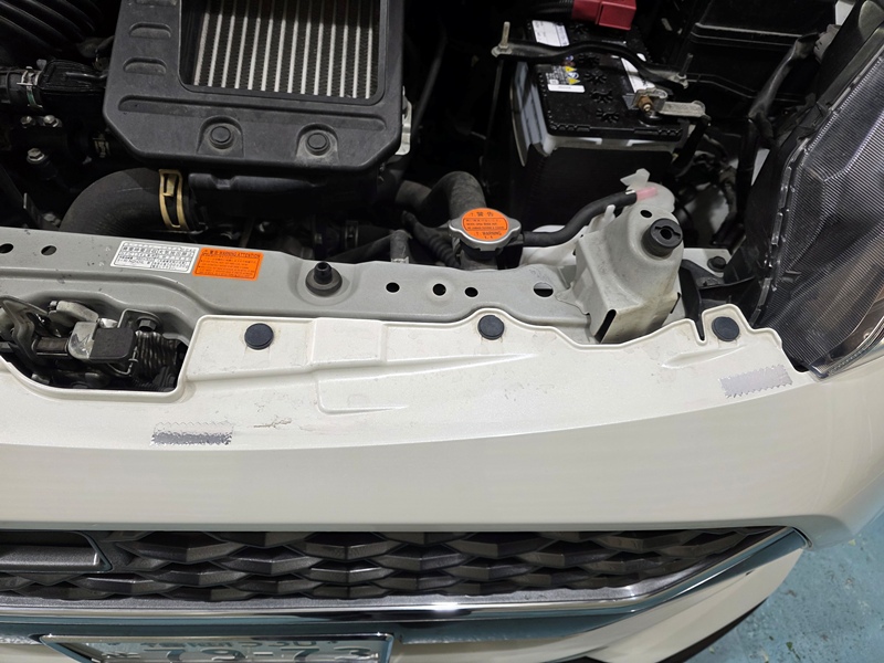 アルミテープ エンジンルーム貼り付け