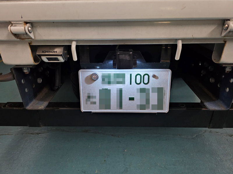 トラック　LED交換　ナンバー灯