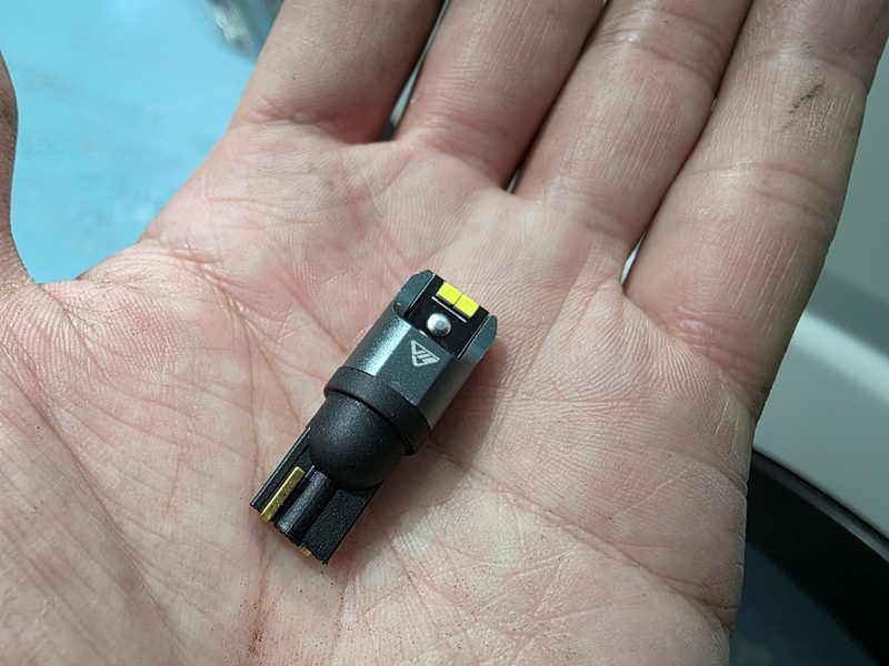 トラック　LED交換　ポジション灯