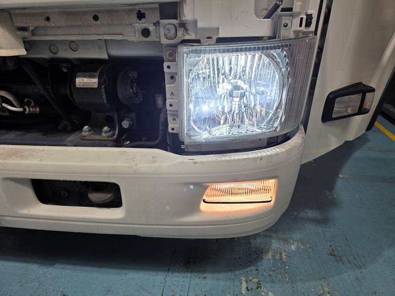 トラック　LED交換　ヘッドライト