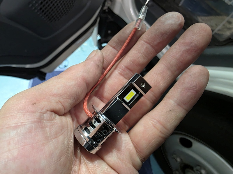 トラック　LED交換　フォグランプ
