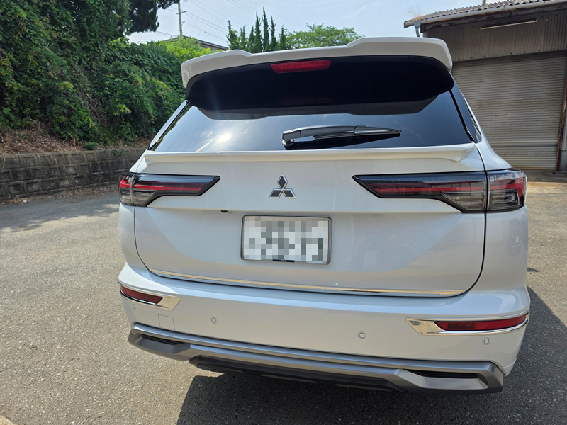 アウトランダーPHEV リアワイパー取り外し：現状確認