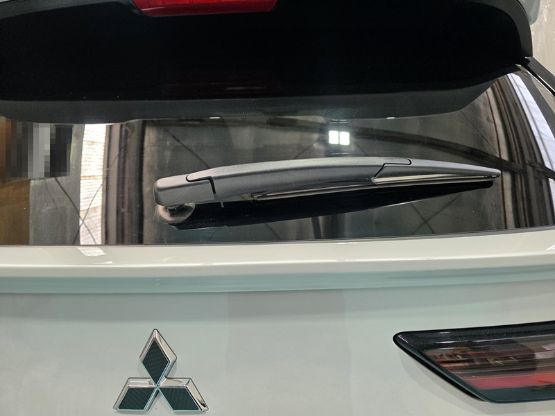アウトランダーPHEV リアワイパー取り外し：外し方