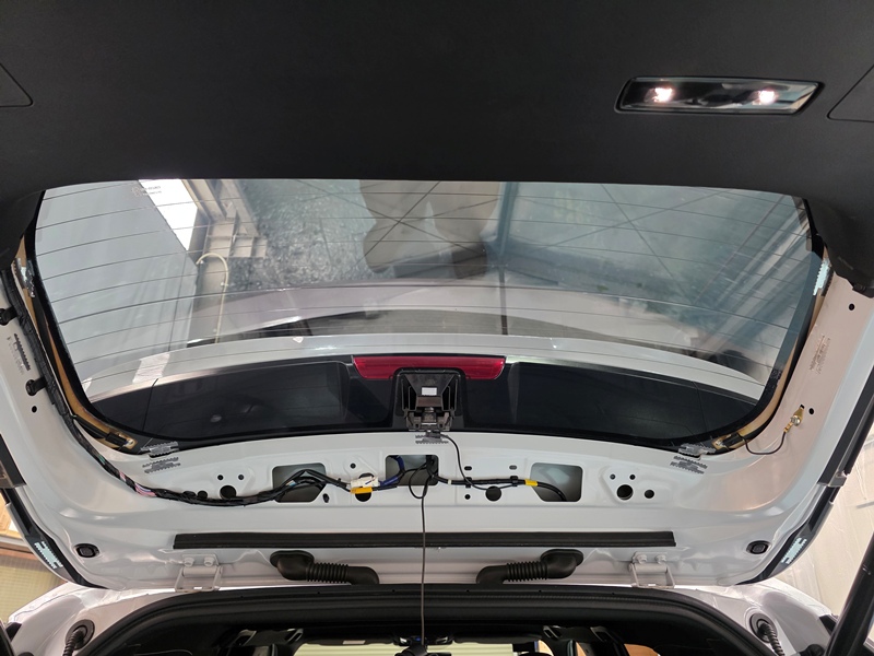 アウトランダーPHEV リアワイパー取り外し：内張り外し