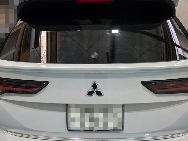 アウトランダーPHEV リアワイパー取り外し：キャップの取り付け